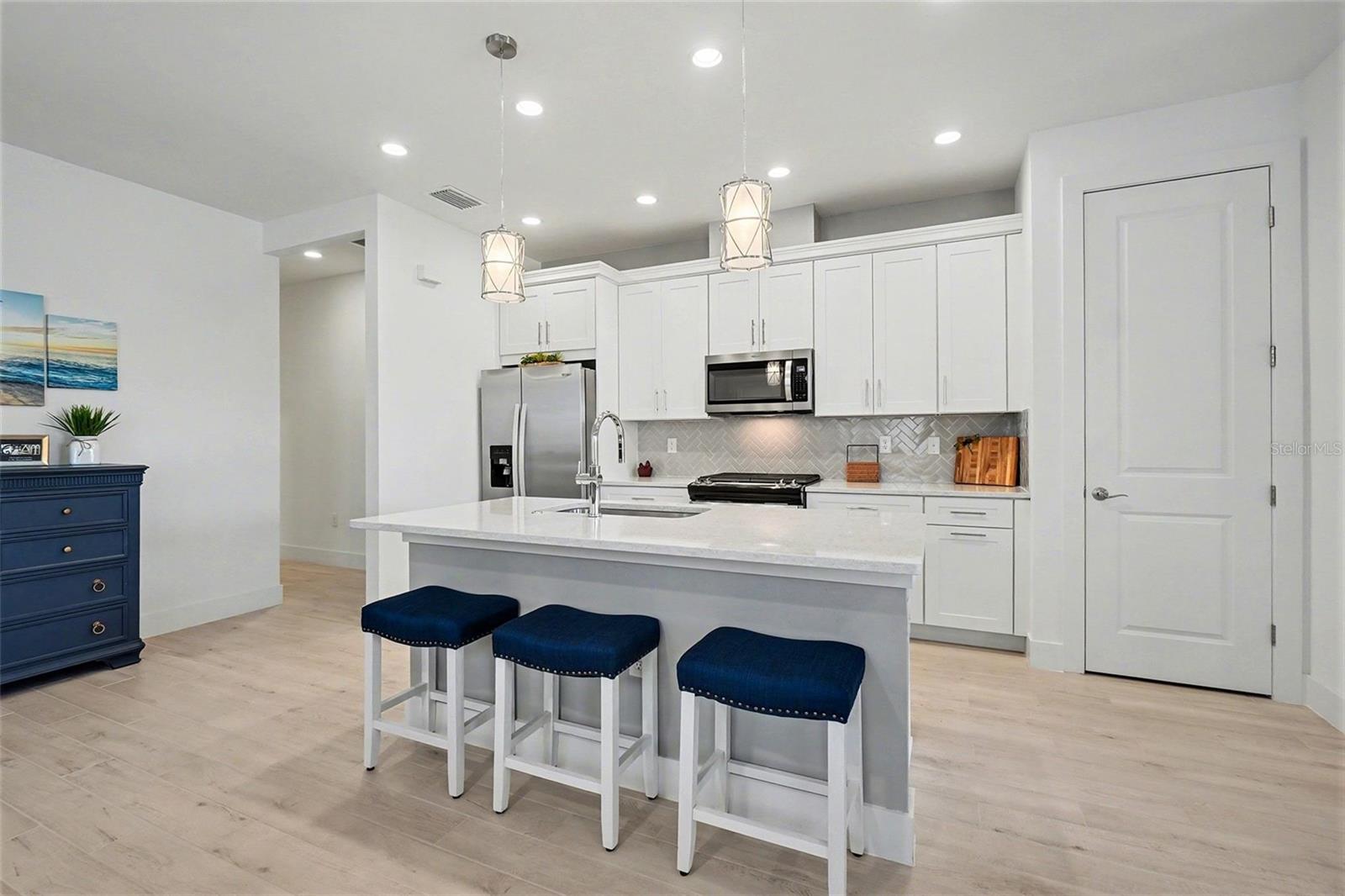 Listing photo id 5 for 44303 Panther Drive