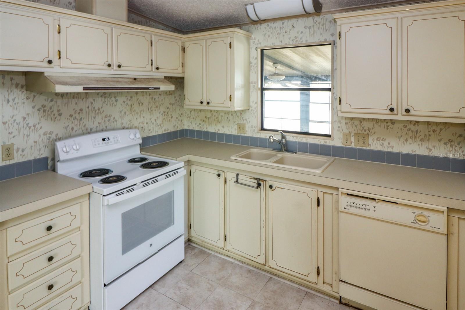 Image 14 of 31 For 29200 Jones Loop Road 176