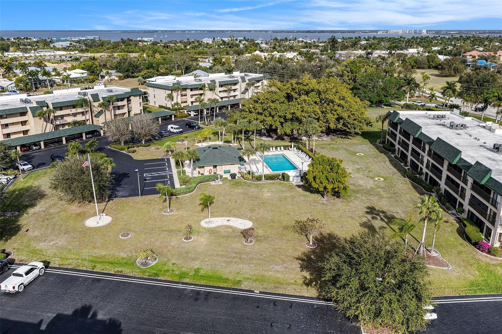 Image 29 of 30 For 601 Shreve Street 32b