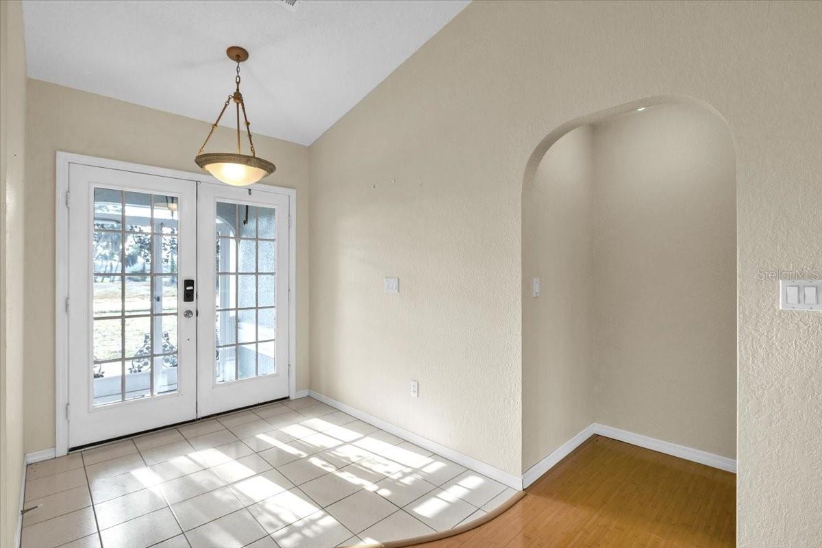 Image 11 of 81 For 272 Broadmoor Lane