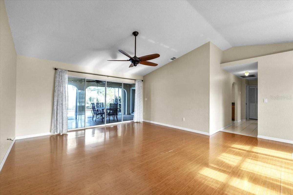 Image 12 of 81 For 272 Broadmoor Lane