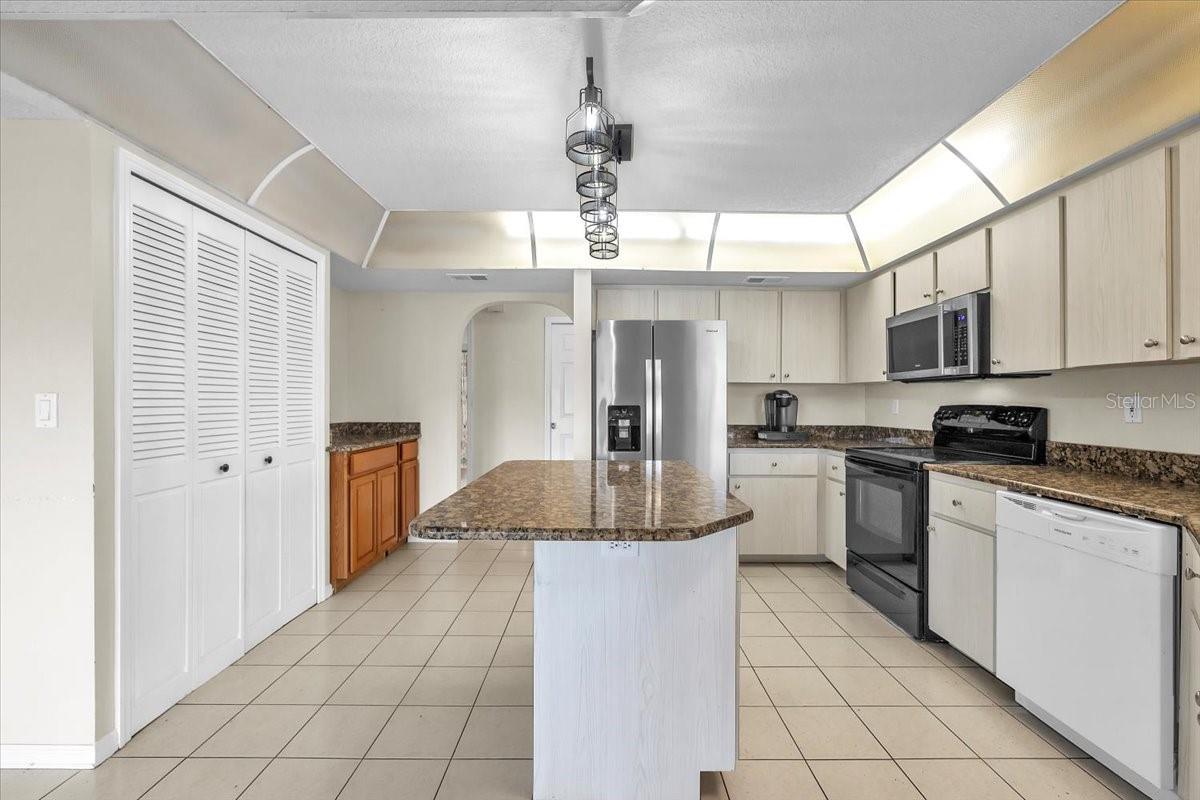 Image 18 of 81 For 272 Broadmoor Lane