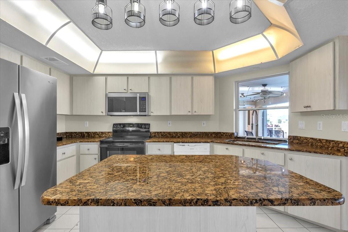 Image 20 of 81 For 272 Broadmoor Lane