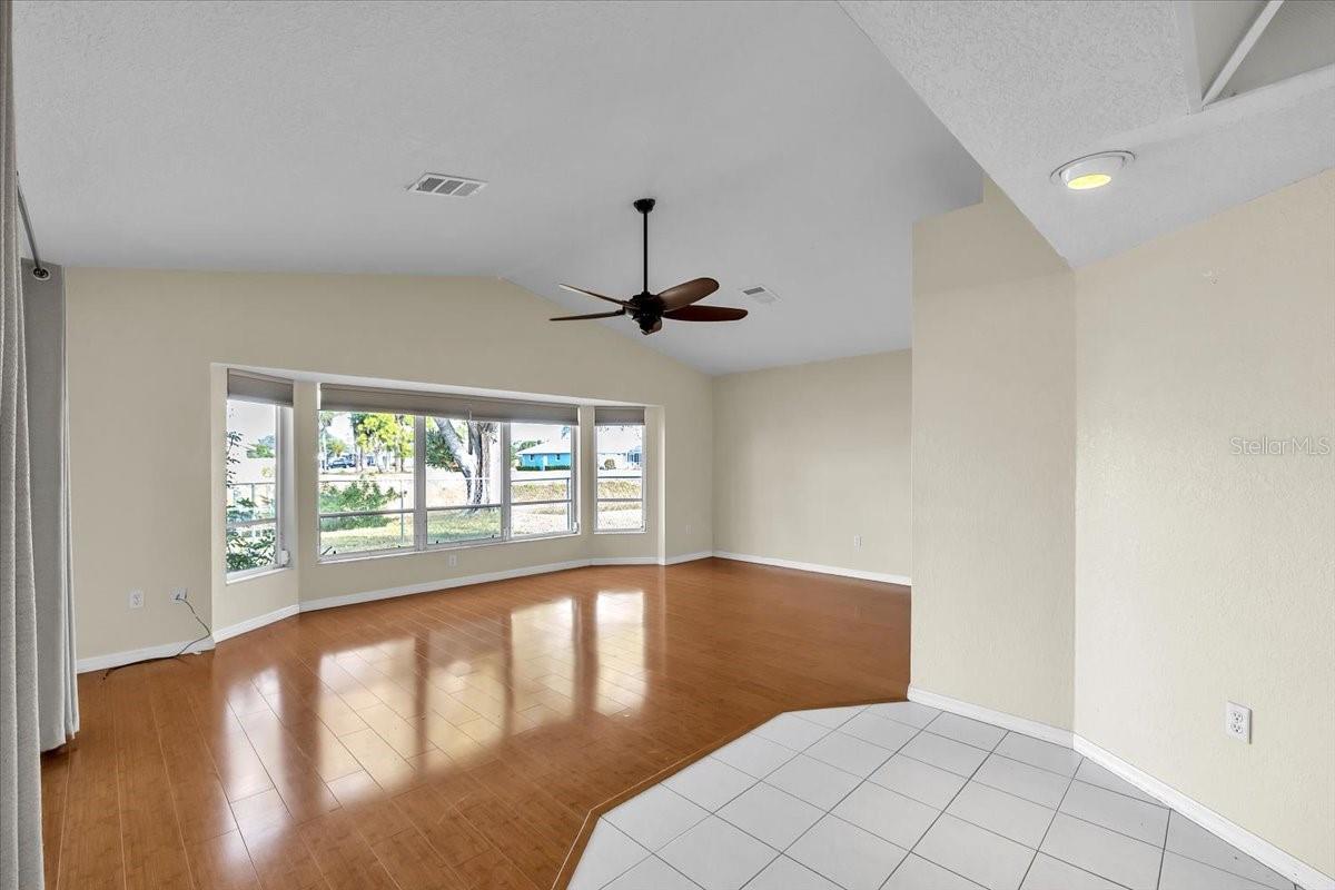 Image 23 of 81 For 272 Broadmoor Lane