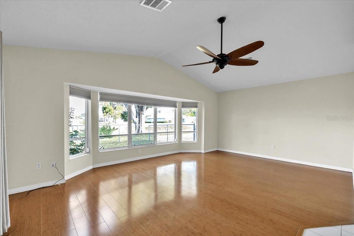 Image 24 of 81 For 272 Broadmoor Lane