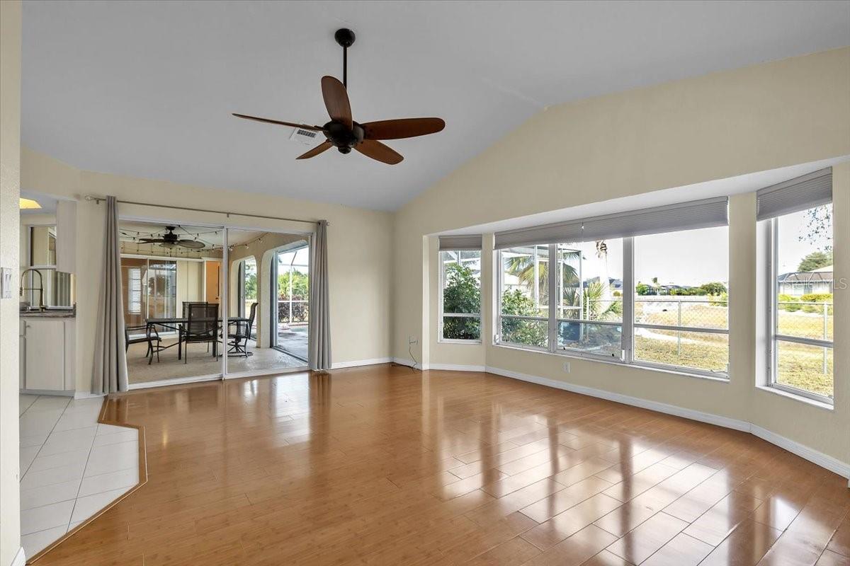 Image 27 of 81 For 272 Broadmoor Lane