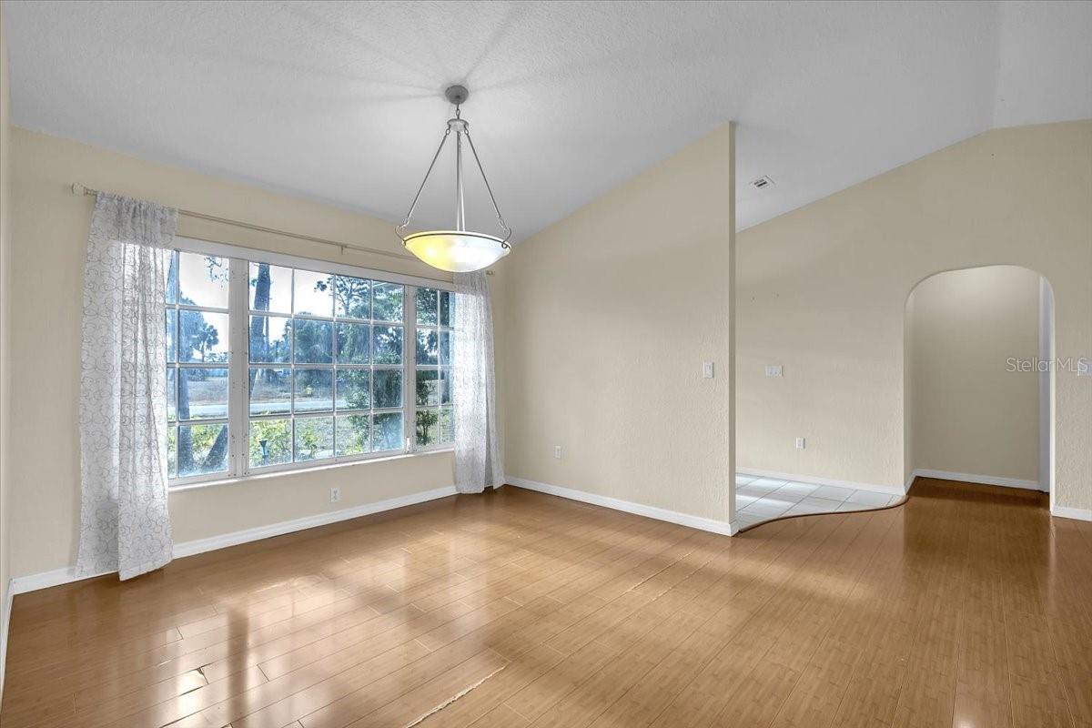 Image 28 of 81 For 272 Broadmoor Lane