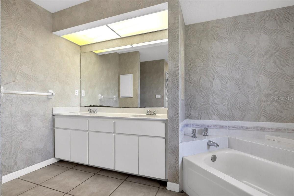 Image 35 of 81 For 272 Broadmoor Lane