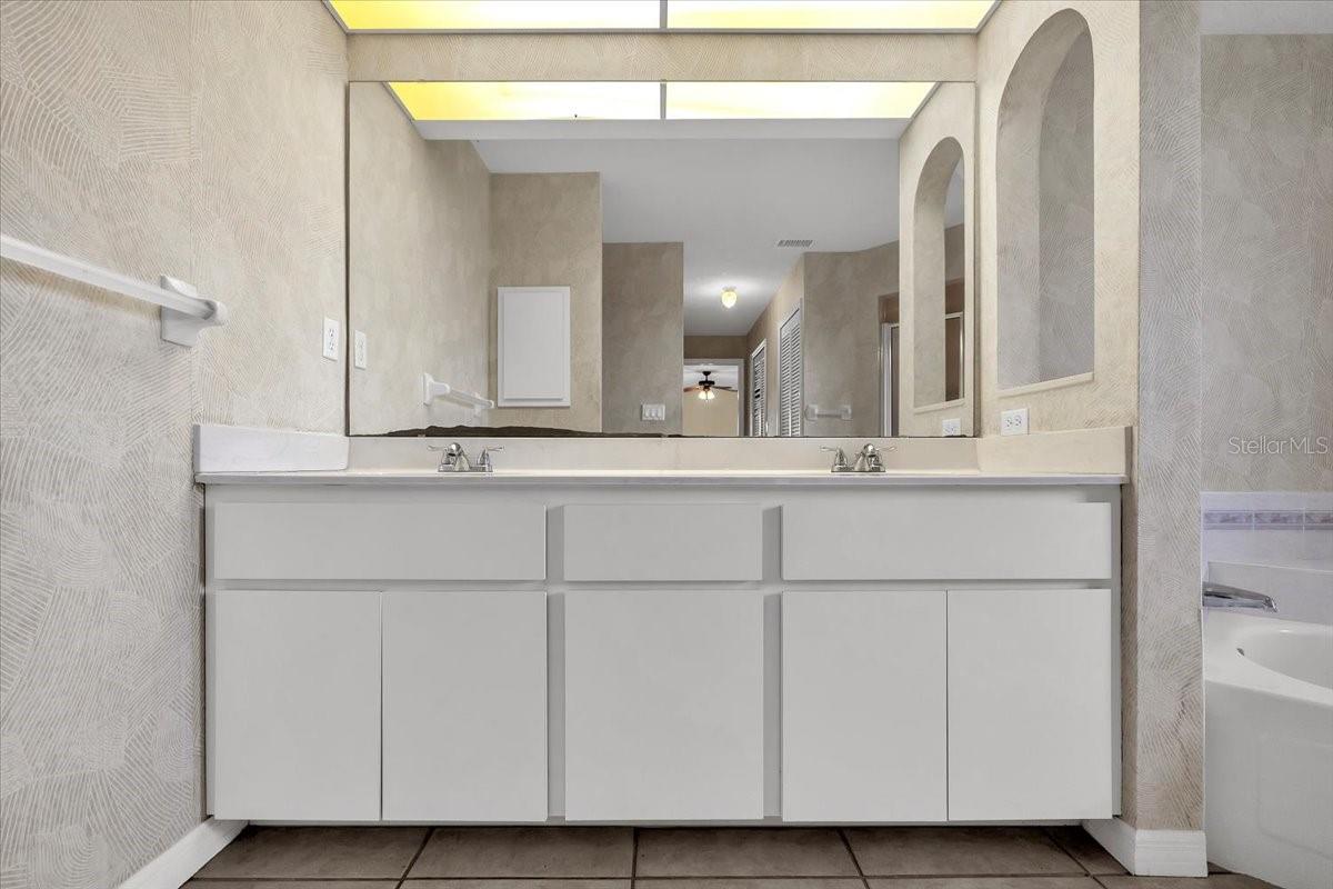 Image 36 of 81 For 272 Broadmoor Lane