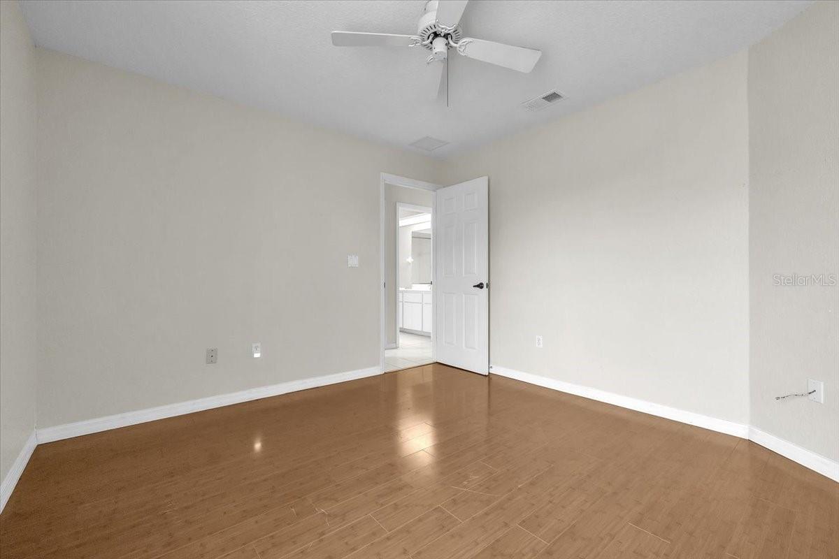 Image 43 of 81 For 272 Broadmoor Lane