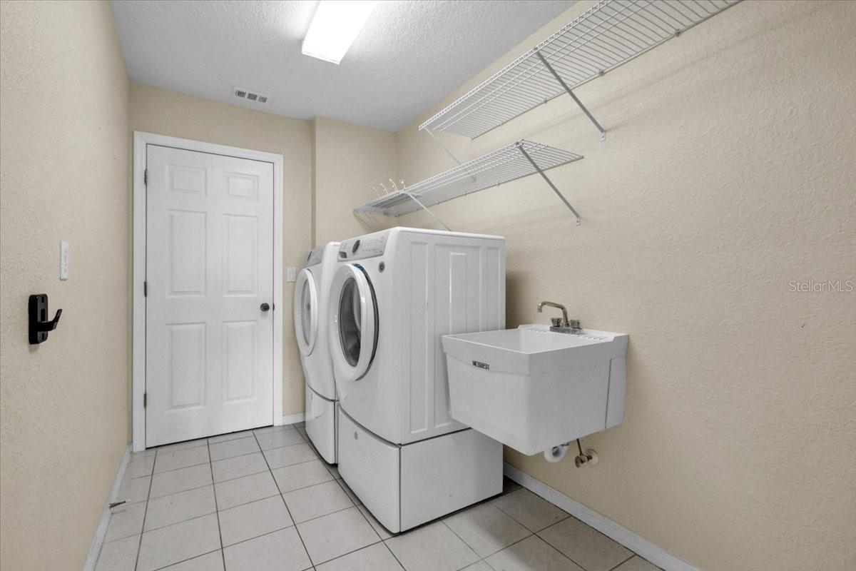 Image 49 of 81 For 272 Broadmoor Lane