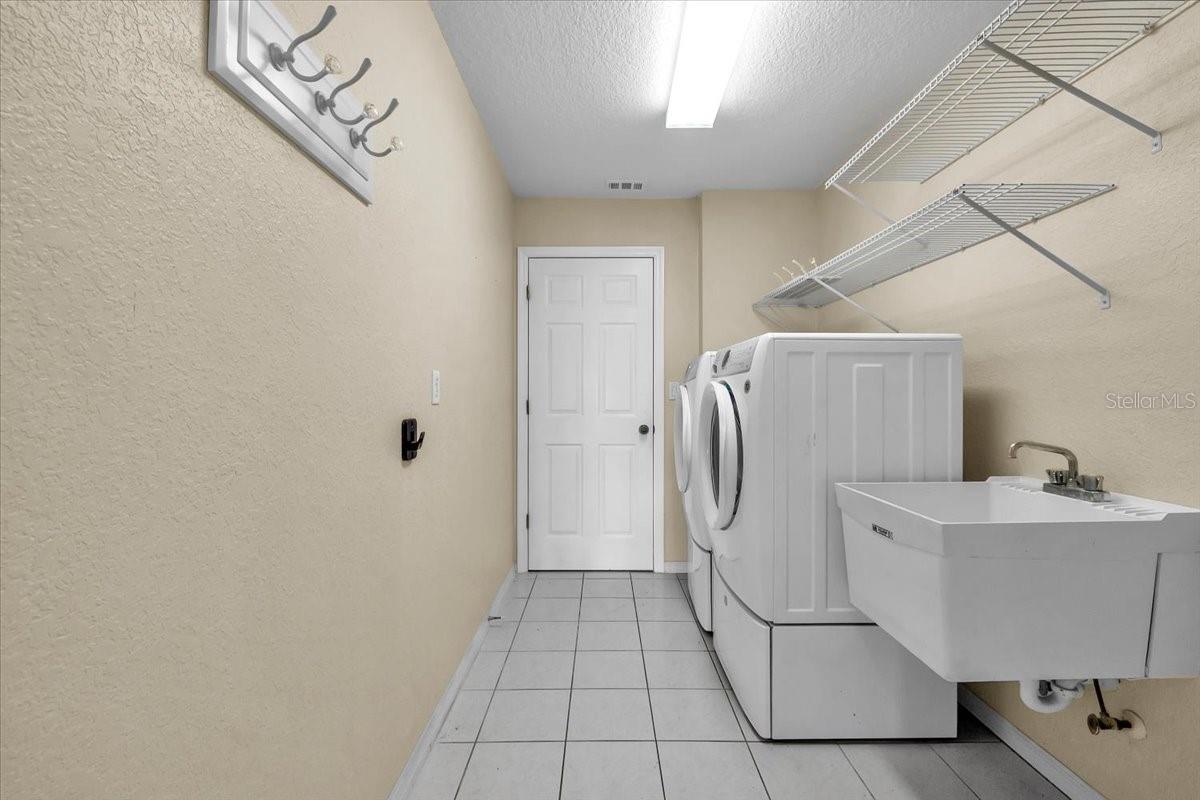 Image 50 of 81 For 272 Broadmoor Lane