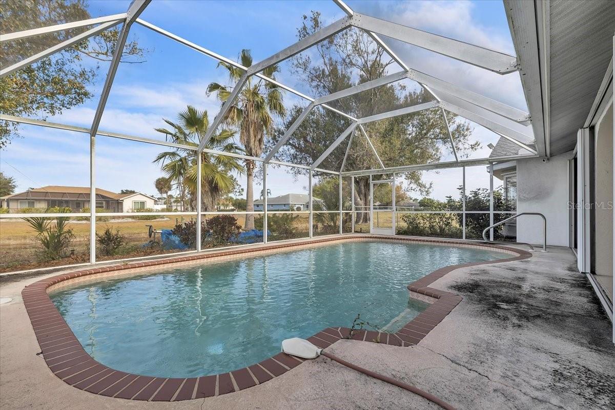 Image 57 of 81 For 272 Broadmoor Lane