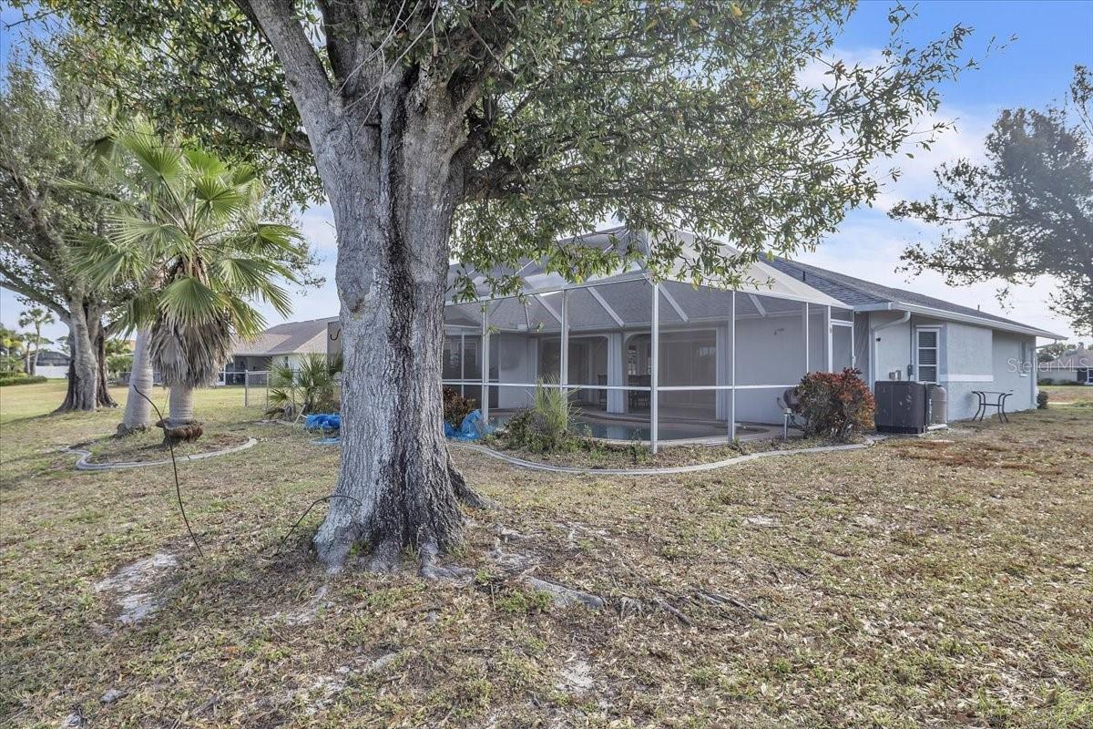 Image 60 of 81 For 272 Broadmoor Lane