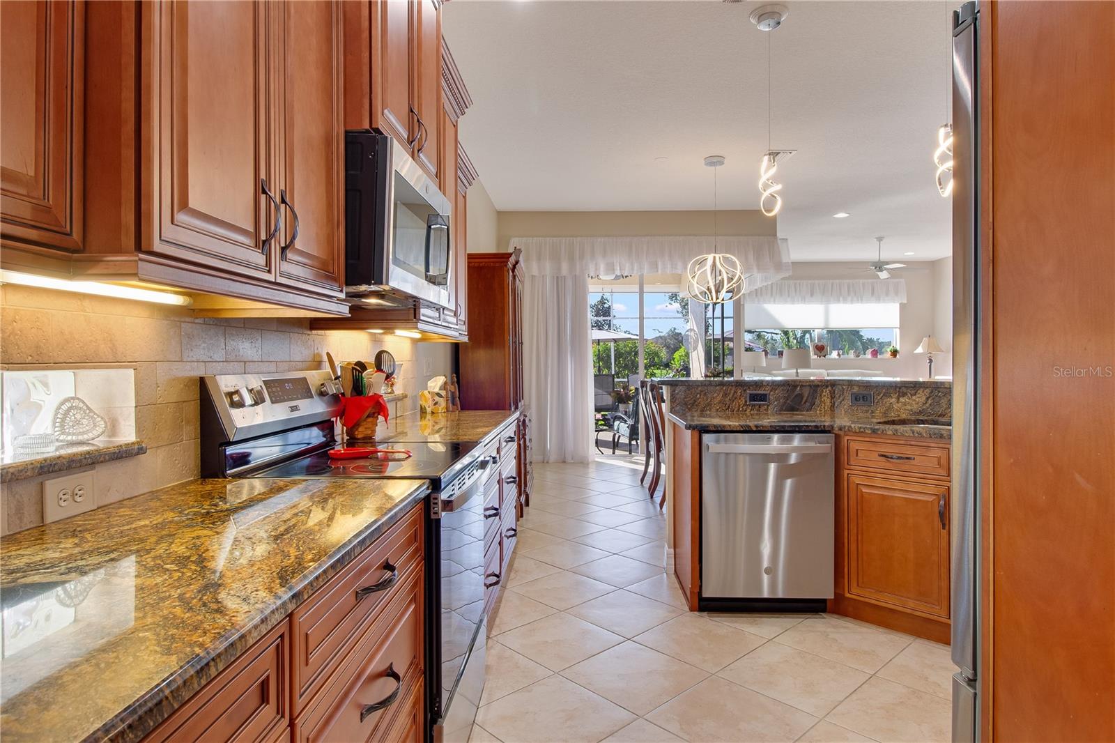 Image 14 of 42 For 8899 Eagle Bay Court