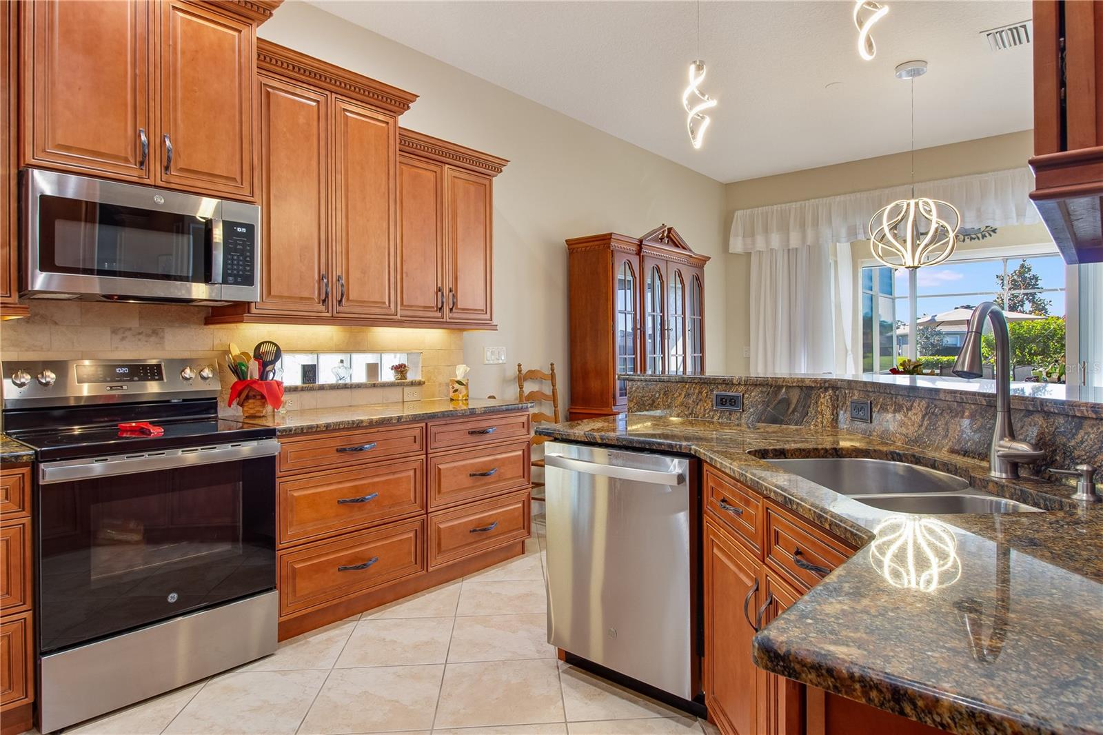 Image 18 of 42 For 8899 Eagle Bay Court