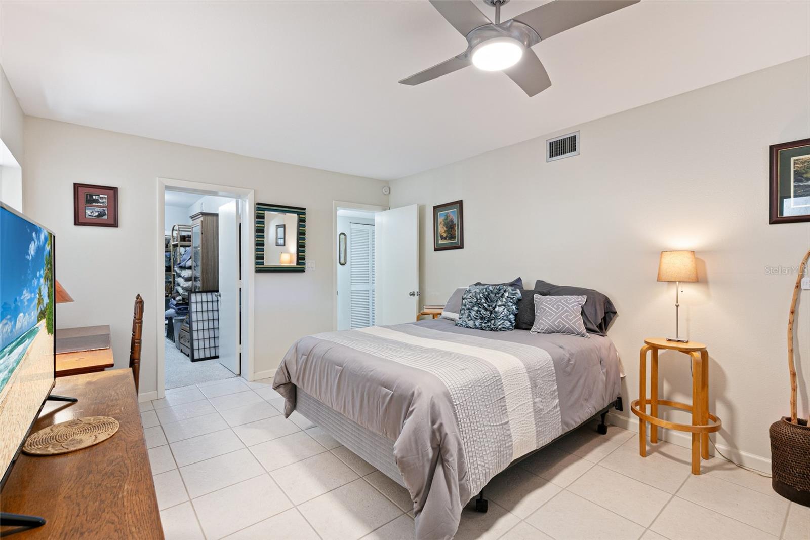 Listing photo id 30 for 3220 Southshore Drive 21a