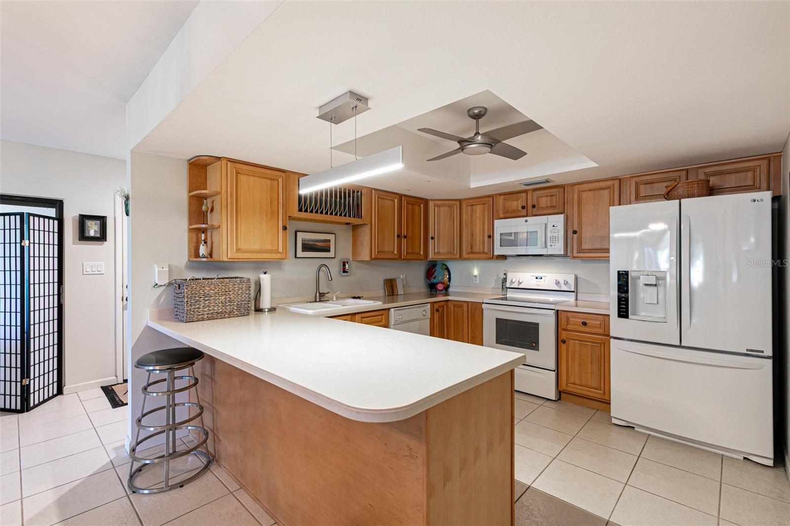 Listing photo id 3 for 3220 Southshore Drive 21a