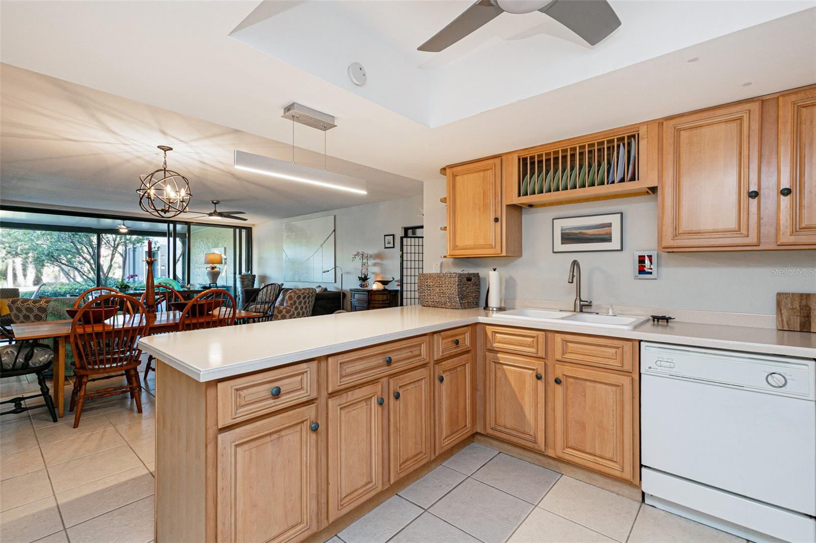 Listing photo id 4 for 3220 Southshore Drive 21a