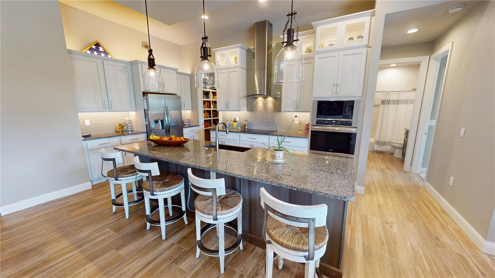 Image 11 of 50 For 17350 Bayharbor Circle