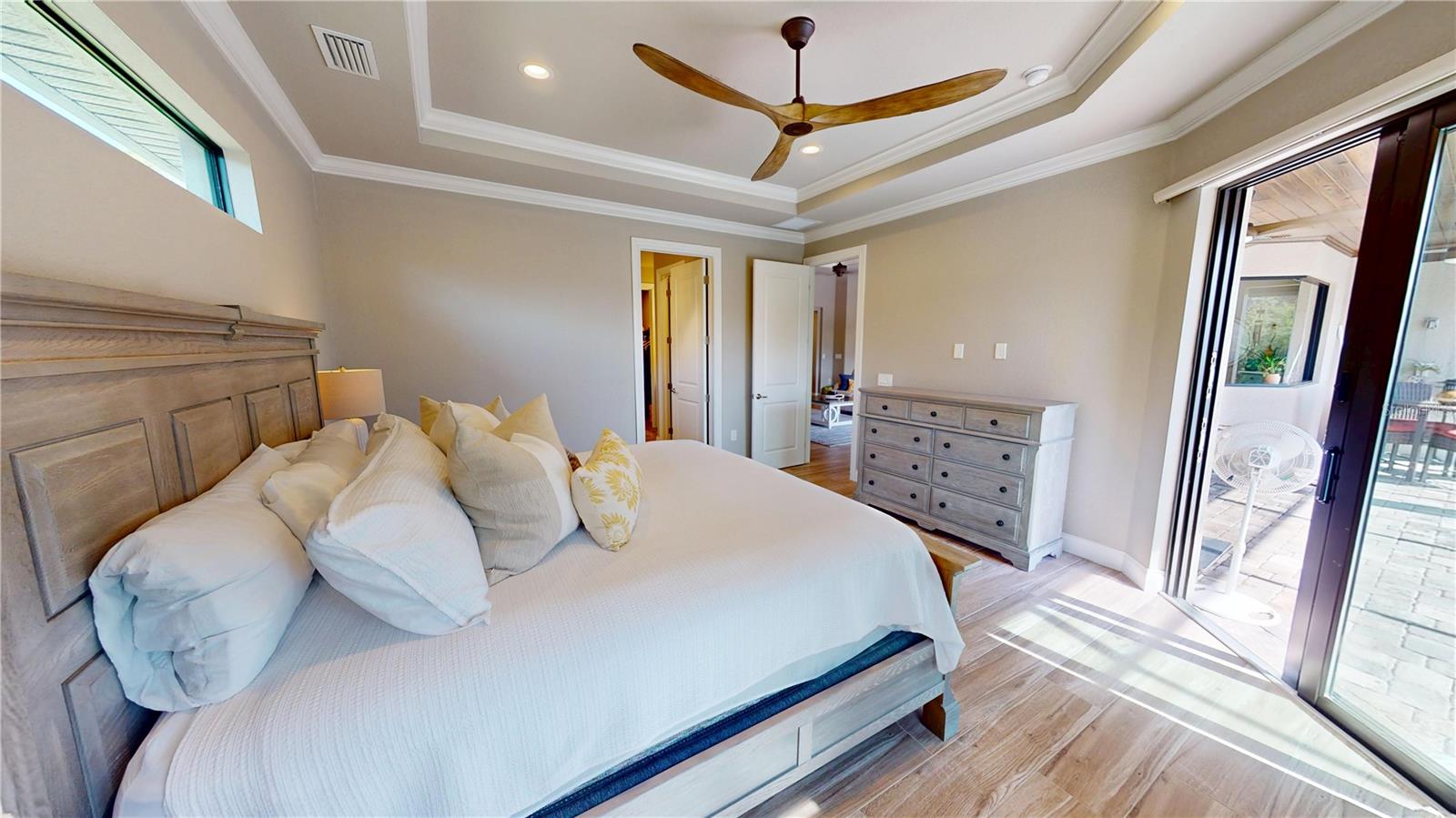 Image 18 of 50 For 17350 Bayharbor Circle