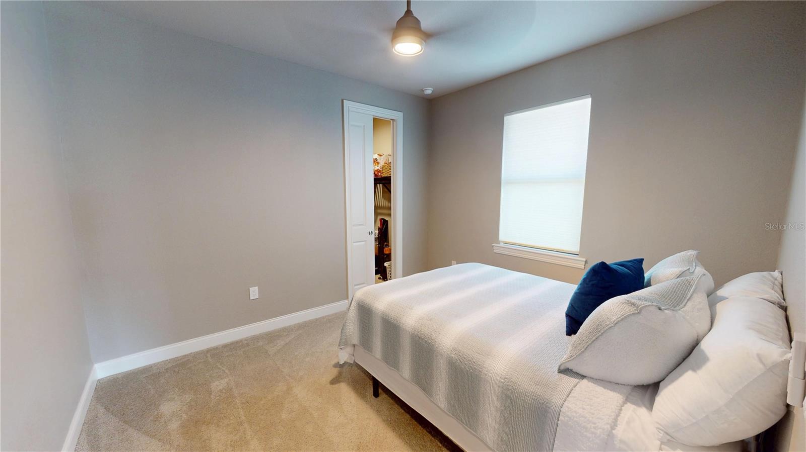 Image 24 of 50 For 17350 Bayharbor Circle