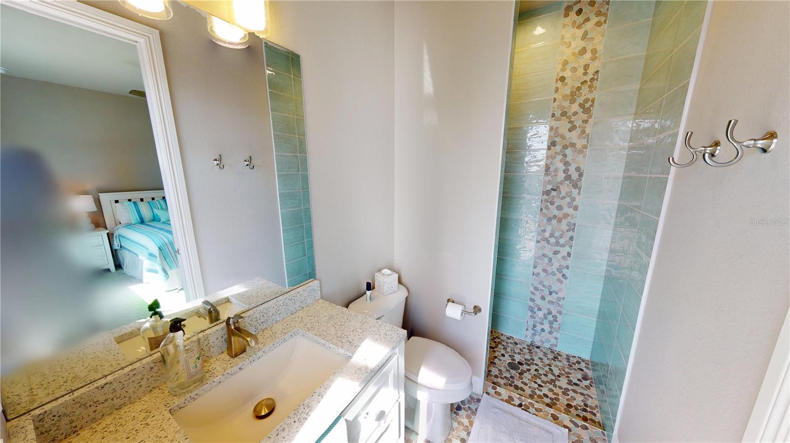 Image 26 of 50 For 17350 Bayharbor Circle