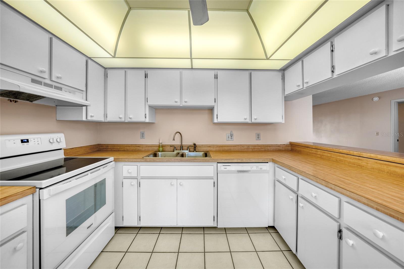 Image 10 of 31 For 1088 Bird Bay Way 307