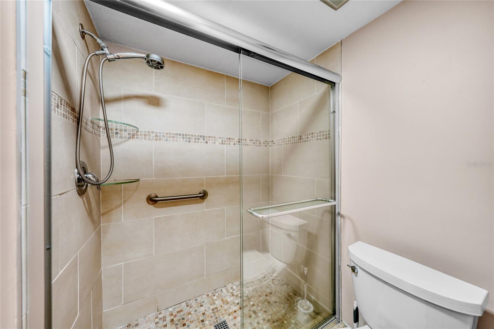 Image 21 of 31 For 1088 Bird Bay Way 307