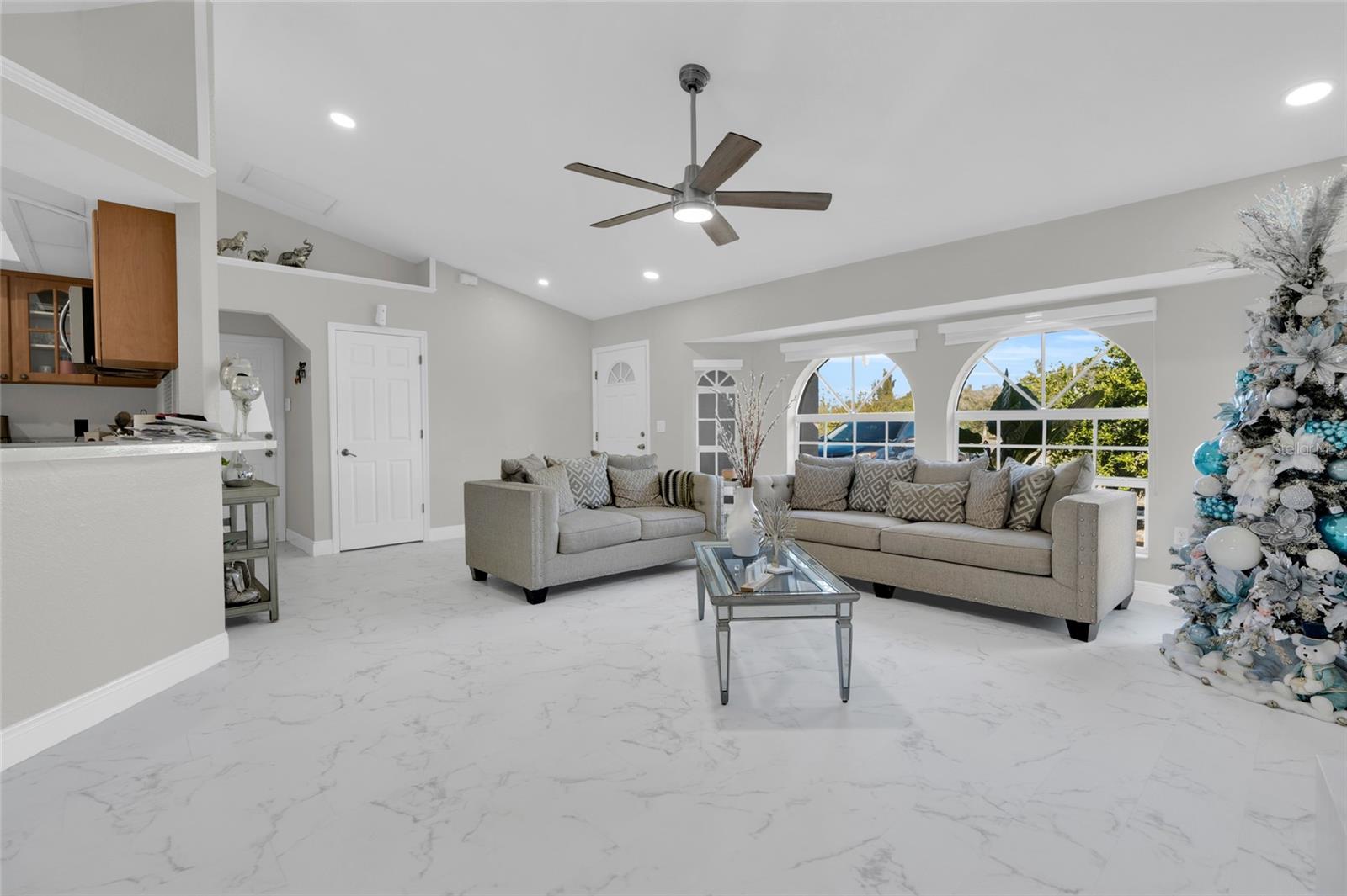 Image 27 of 47 For 16095 Aralia Drive