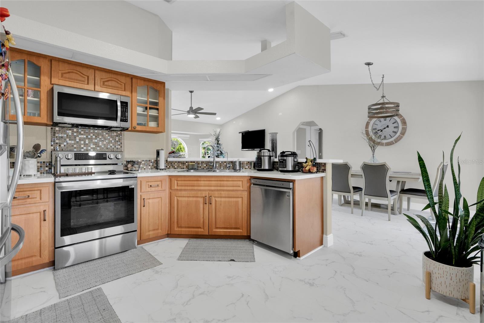 Image 30 of 47 For 16095 Aralia Drive