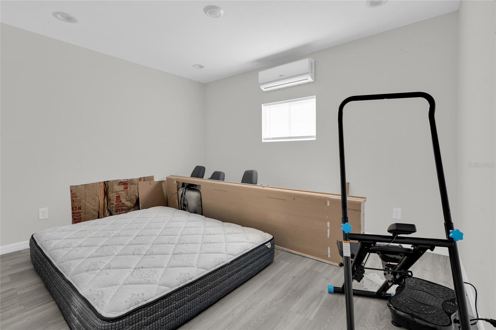 Image 43 of 47 For 16095 Aralia Drive