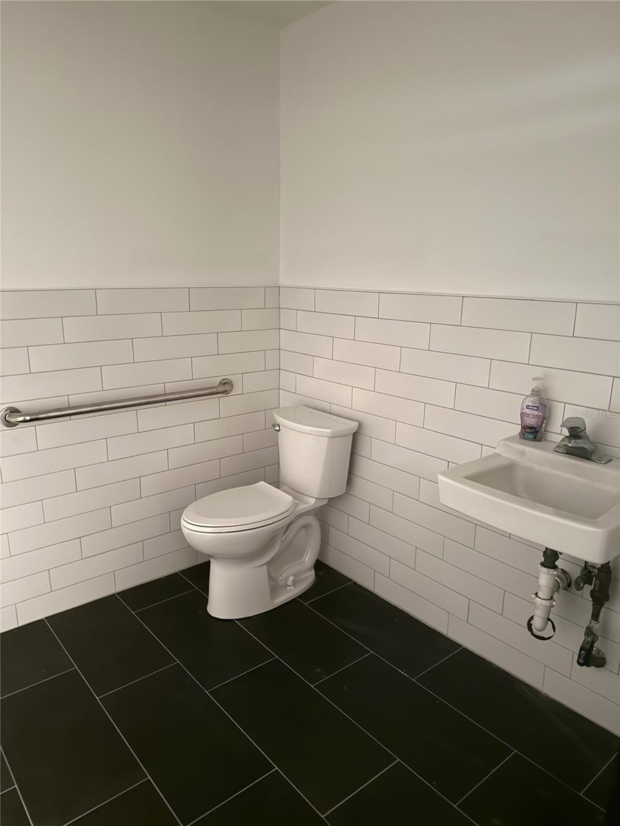 Image 6 of 14 For 5475 Williamsburg Drive