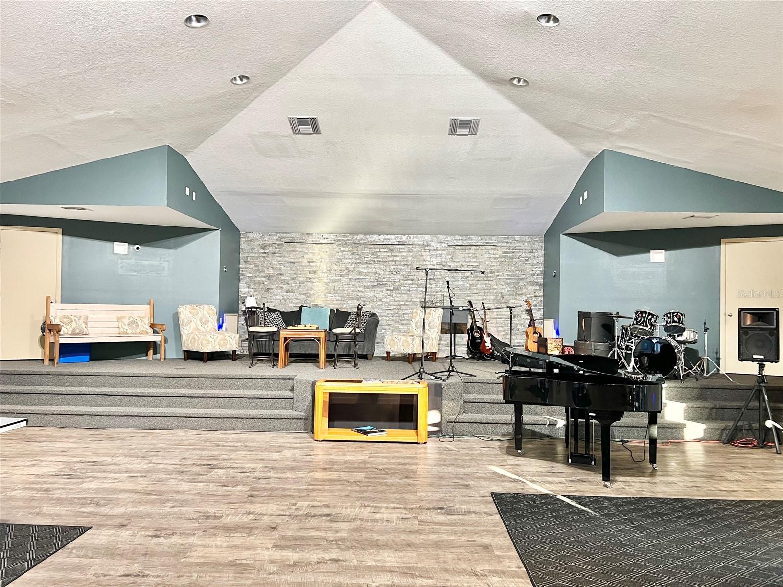 Image 10 of 38 For 4827 Fairway Drive N