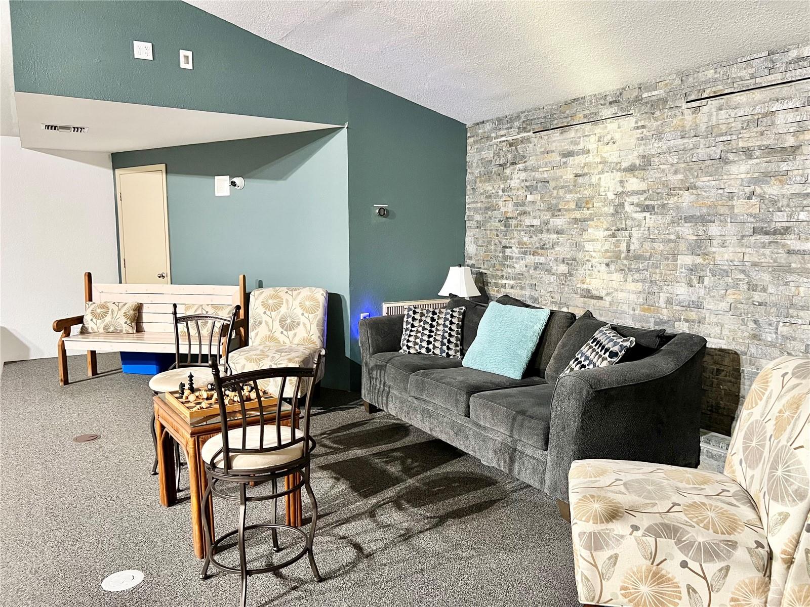 Image 11 of 38 For 4827 Fairway Drive N