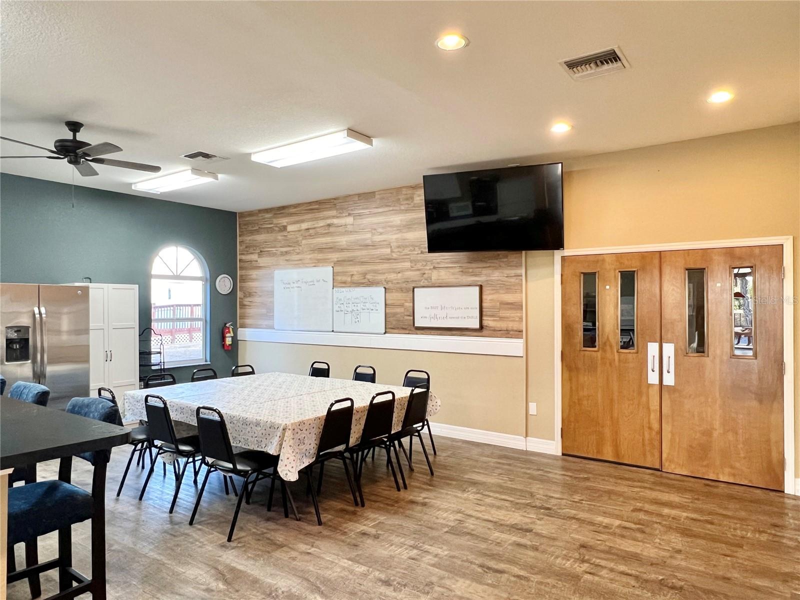 Image 14 of 38 For 4827 Fairway Drive N