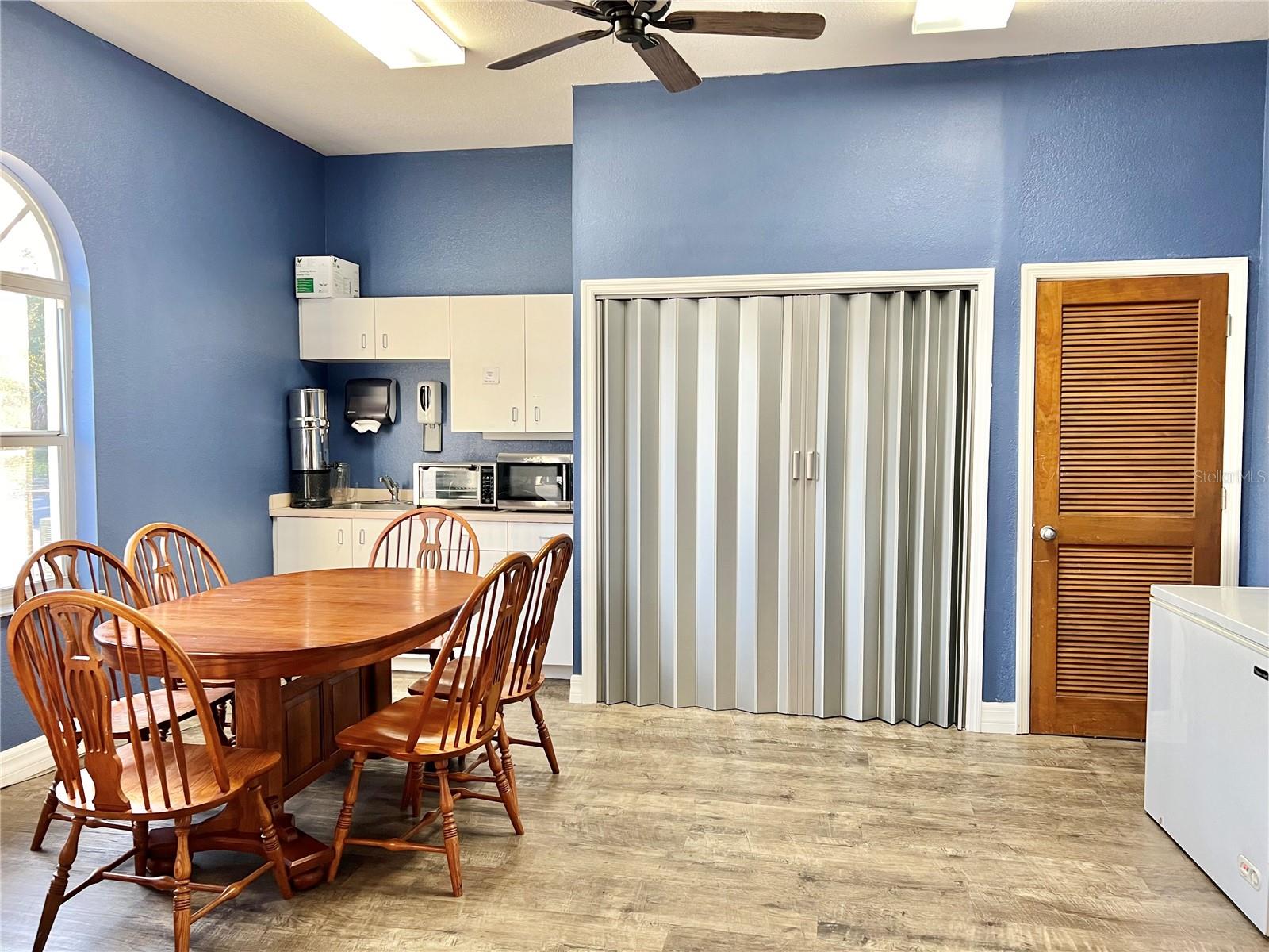 Image 17 of 38 For 4827 Fairway Drive N