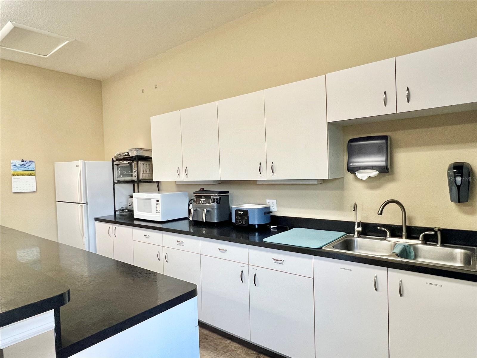 Image 20 of 38 For 4827 Fairway Drive N