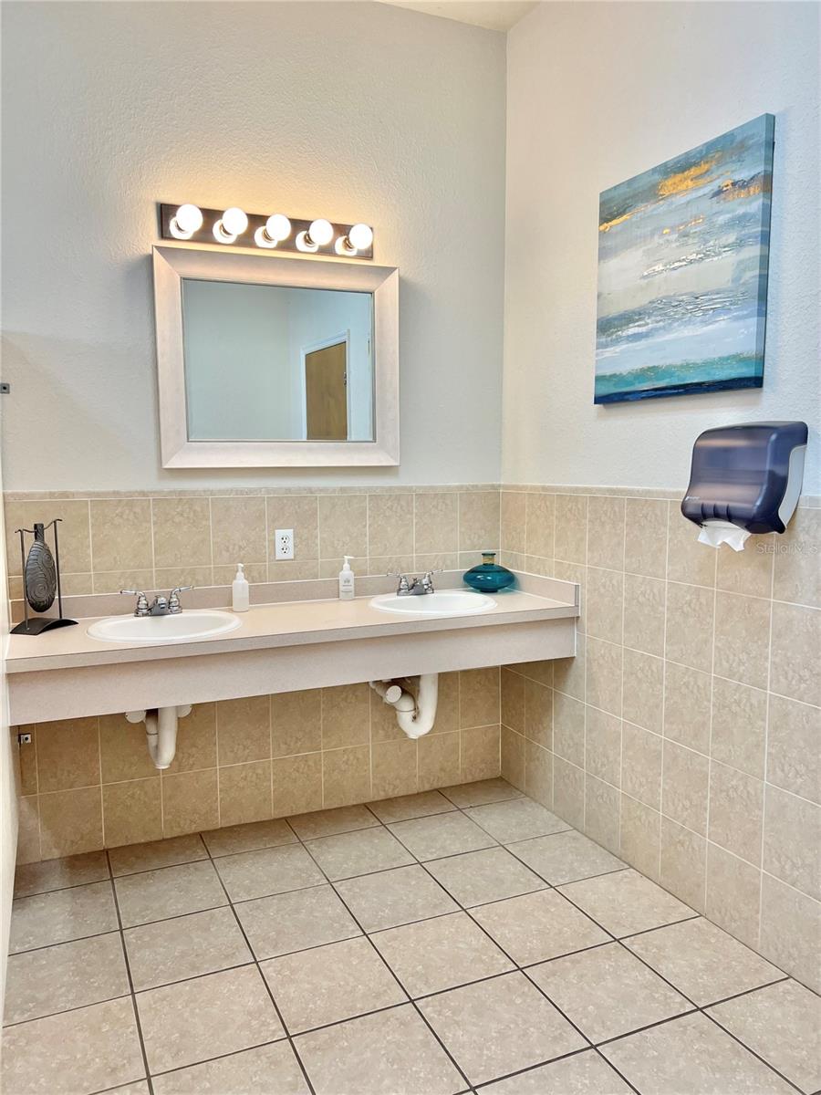 Image 22 of 38 For 4827 Fairway Drive N