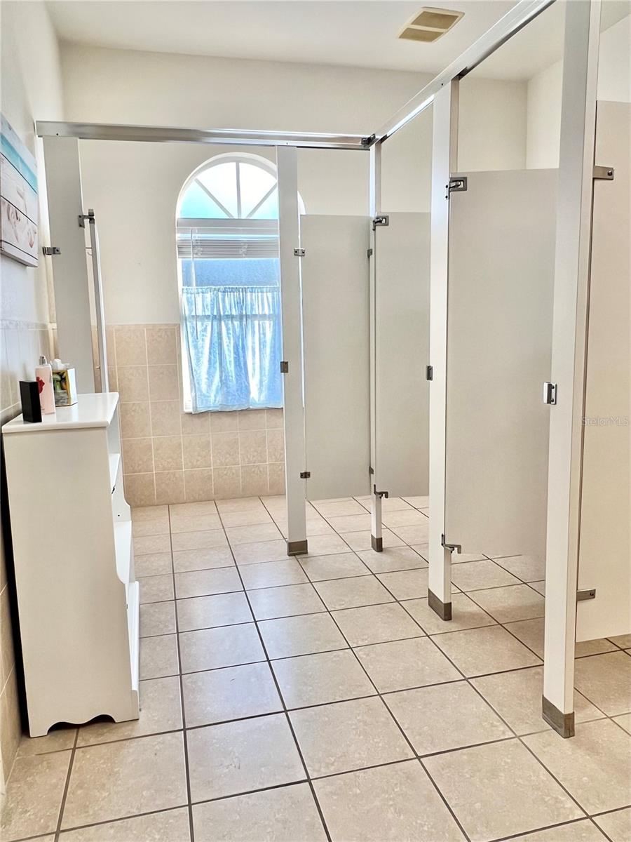 Image 23 of 38 For 4827 Fairway Drive N