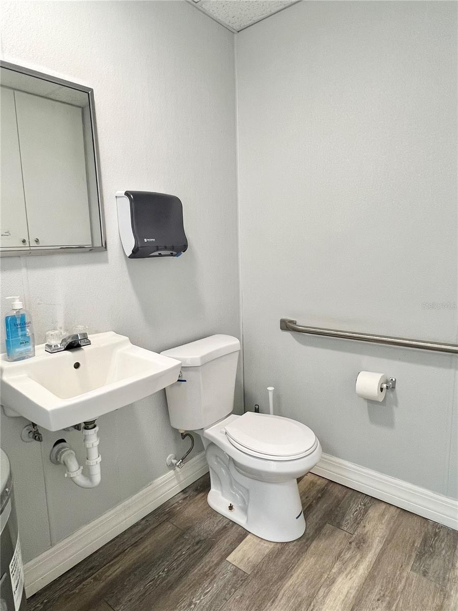 Image 31 of 38 For 4827 Fairway Drive N