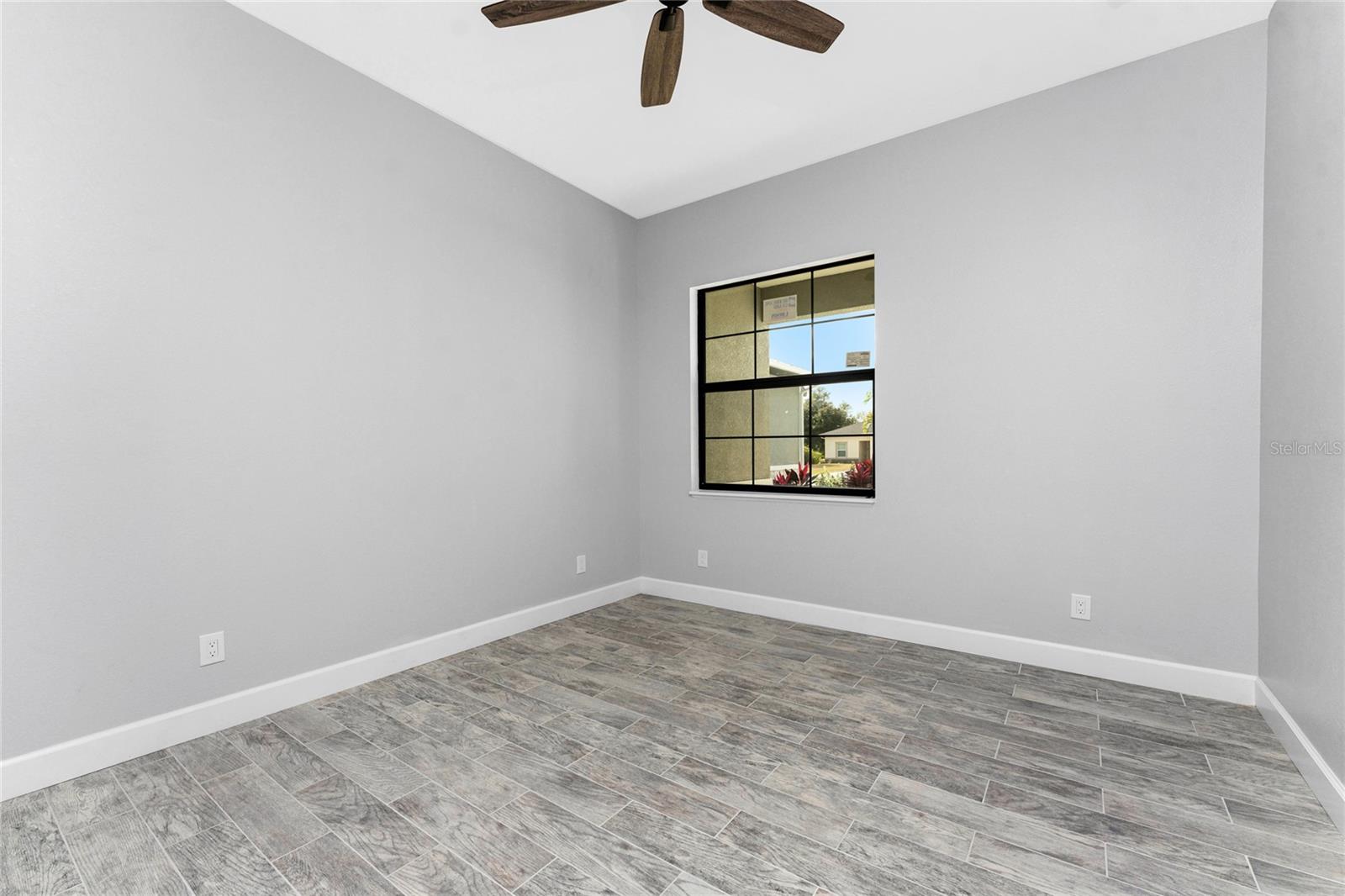 Image 20 of 59 For 1036 San Cristobal Avenue