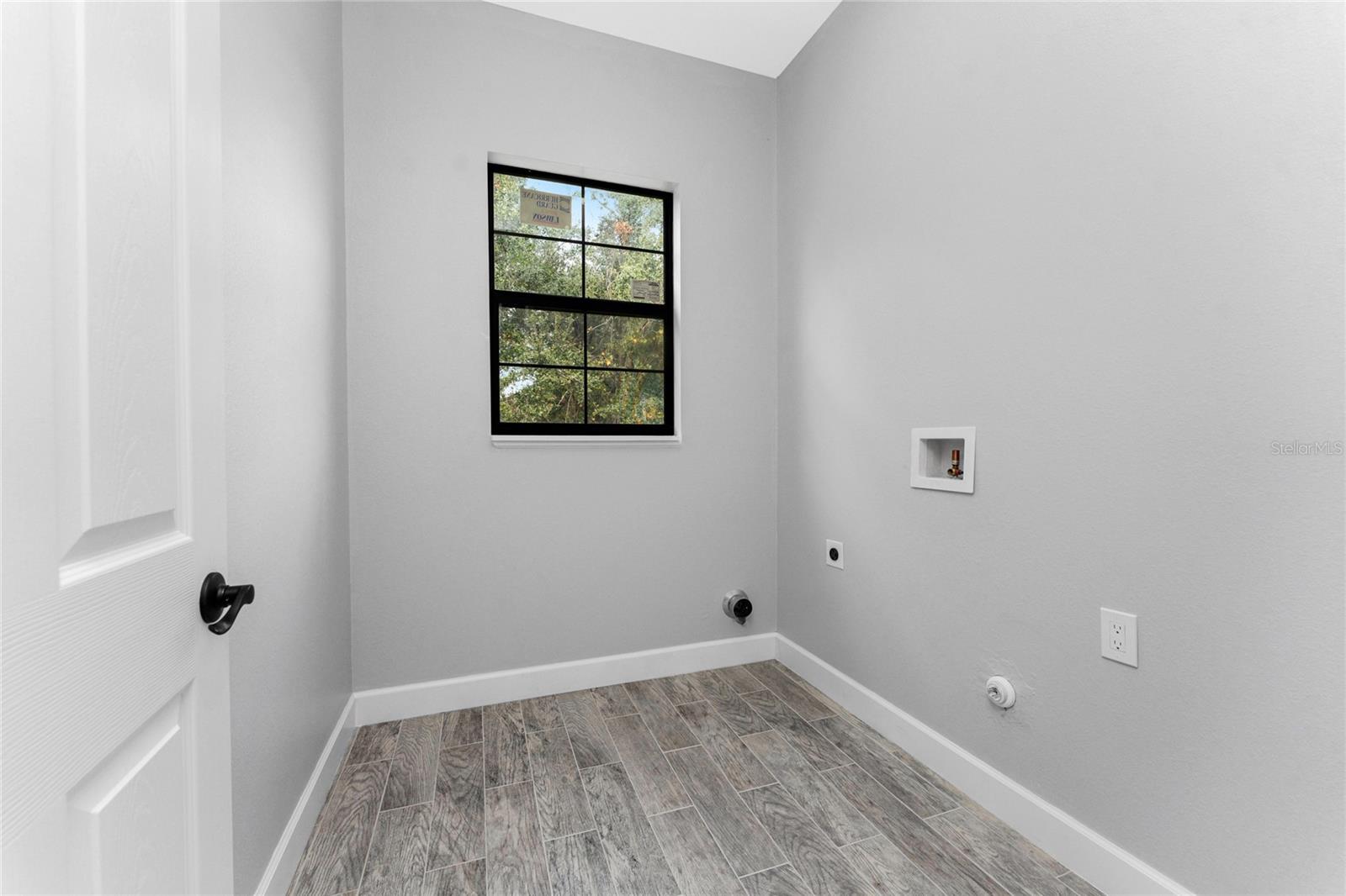 Image 27 of 59 For 1036 San Cristobal Avenue