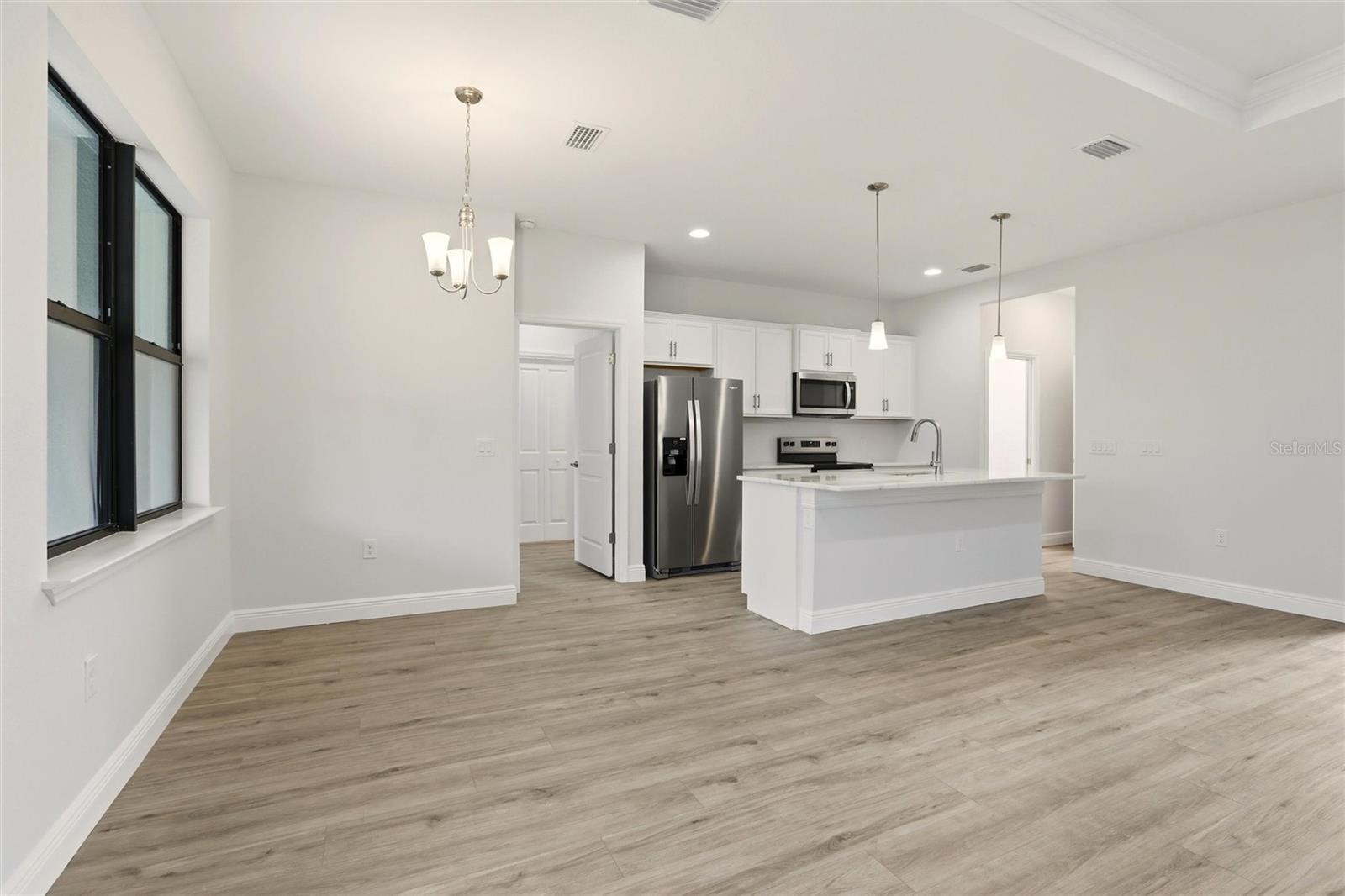 Listing photo id 8 for 3812 Wenona Drive