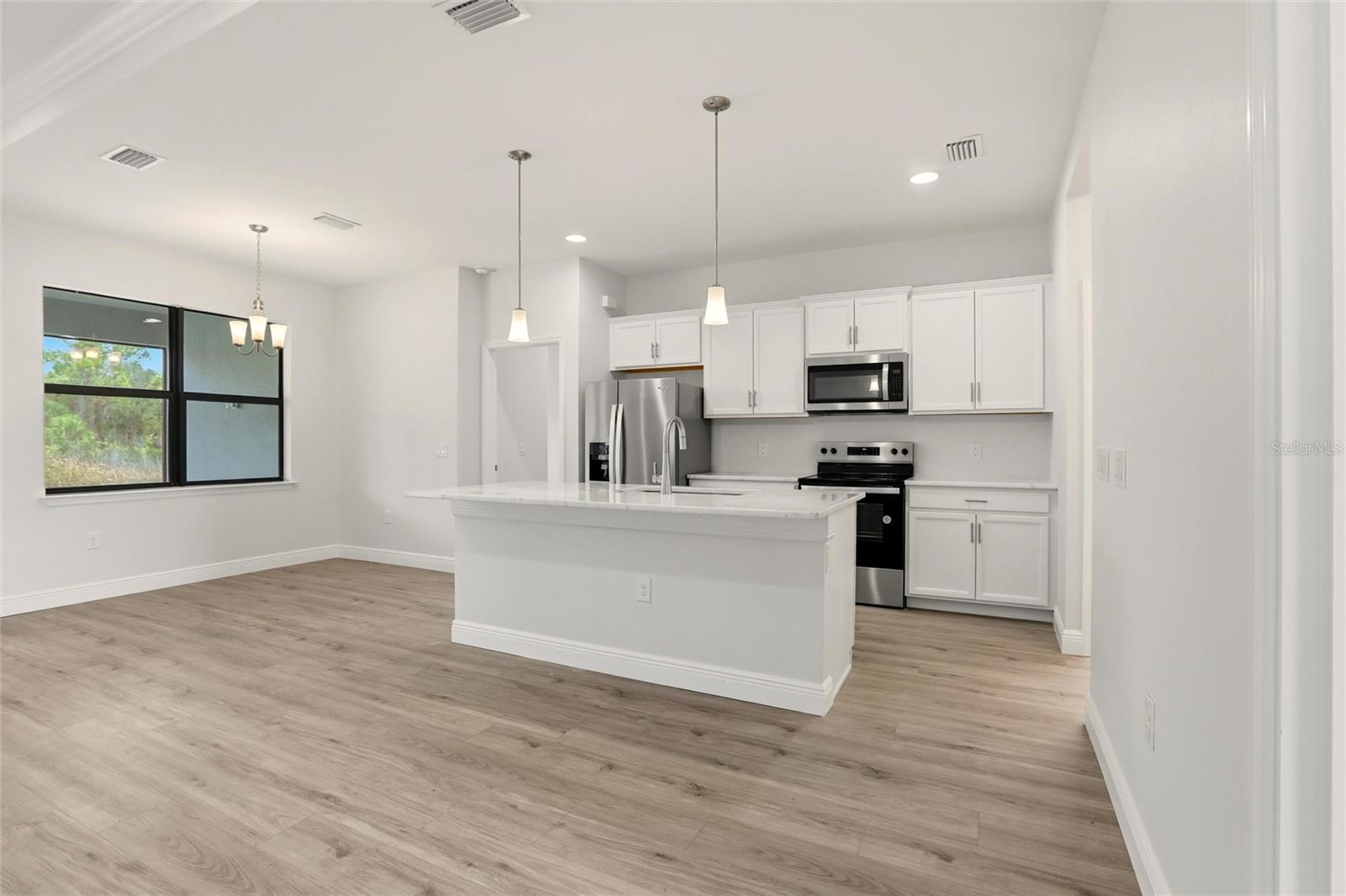 Listing photo id 9 for 3812 Wenona Drive