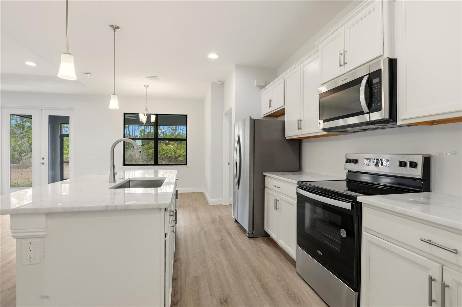 Listing photo id 10 for 3812 Wenona Drive