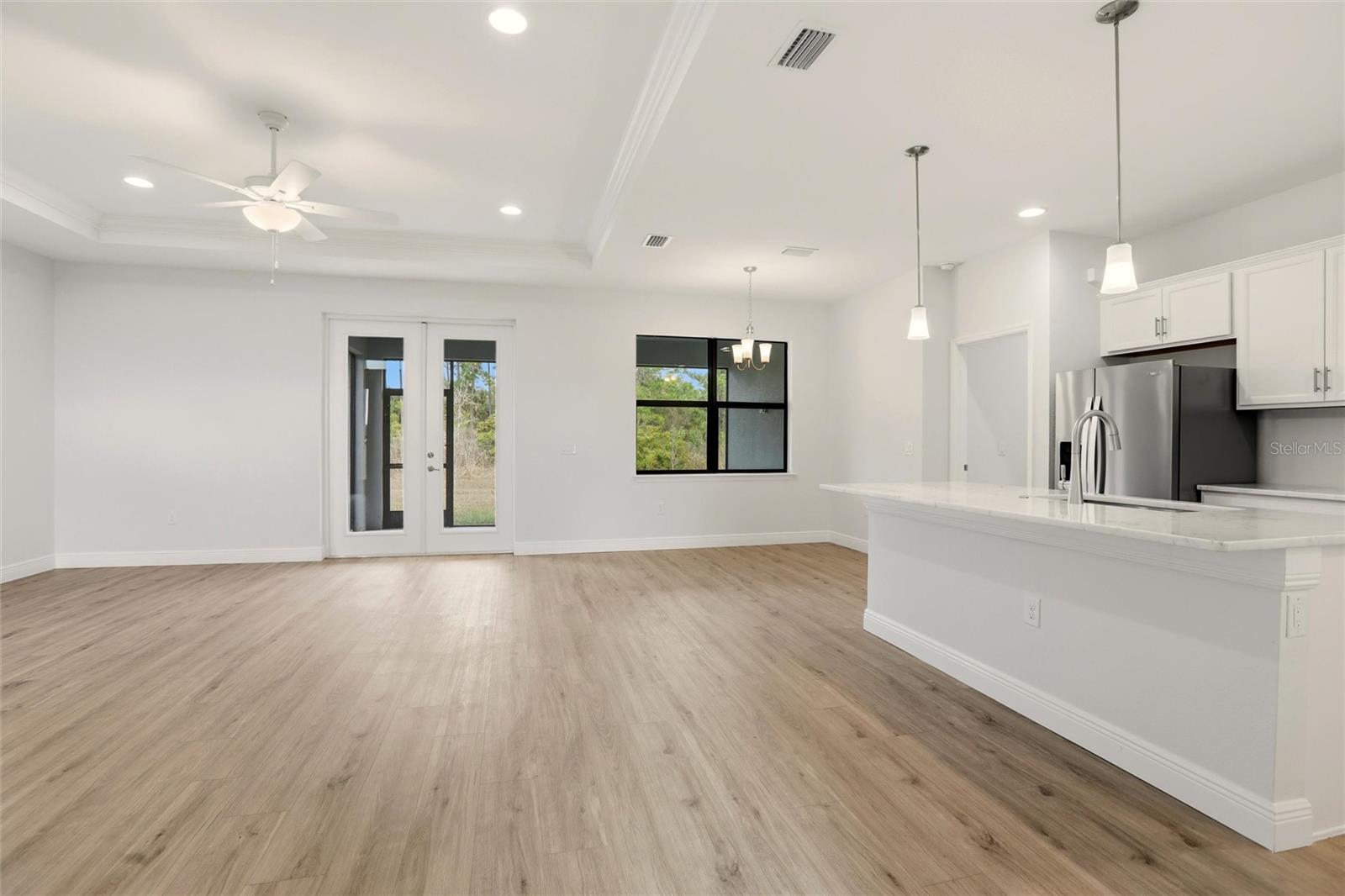 Listing photo id 12 for 3812 Wenona Drive