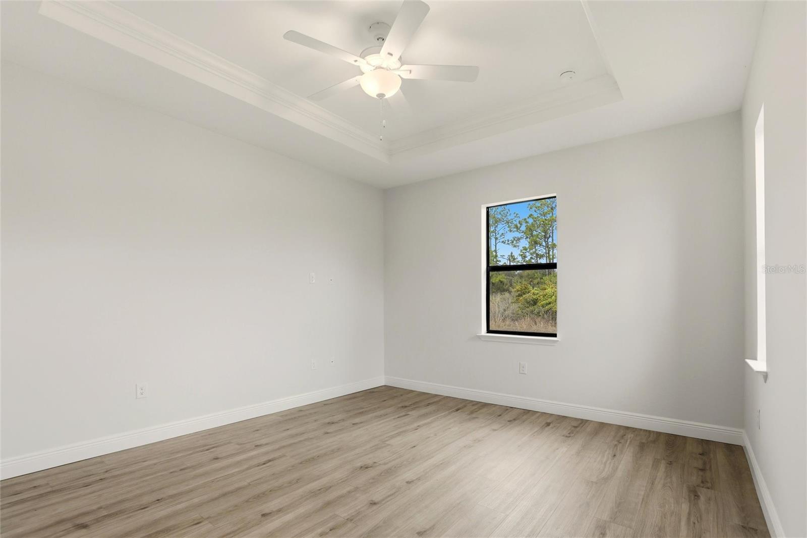 Listing photo id 15 for 3812 Wenona Drive