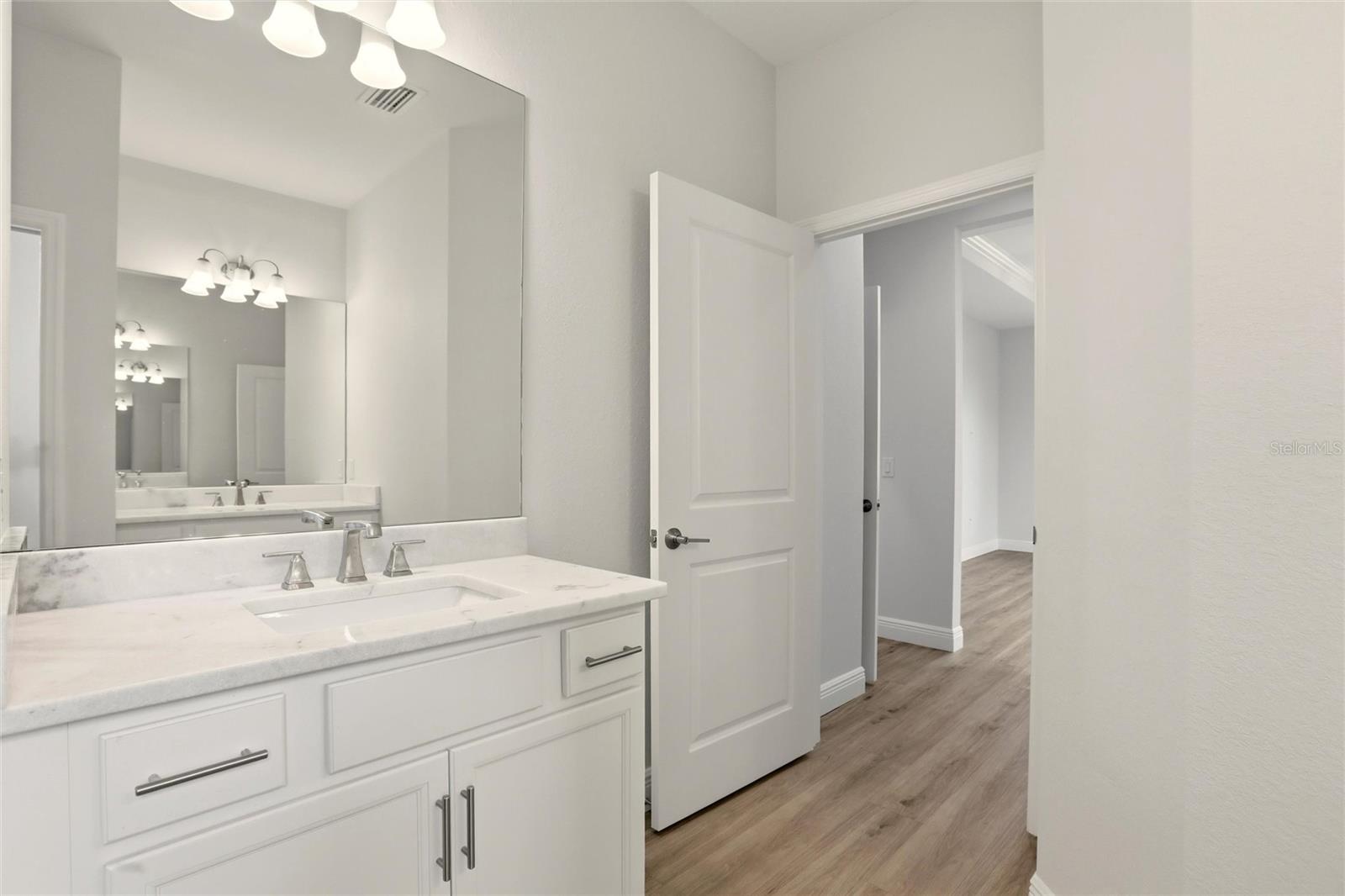 Listing photo id 21 for 3812 Wenona Drive