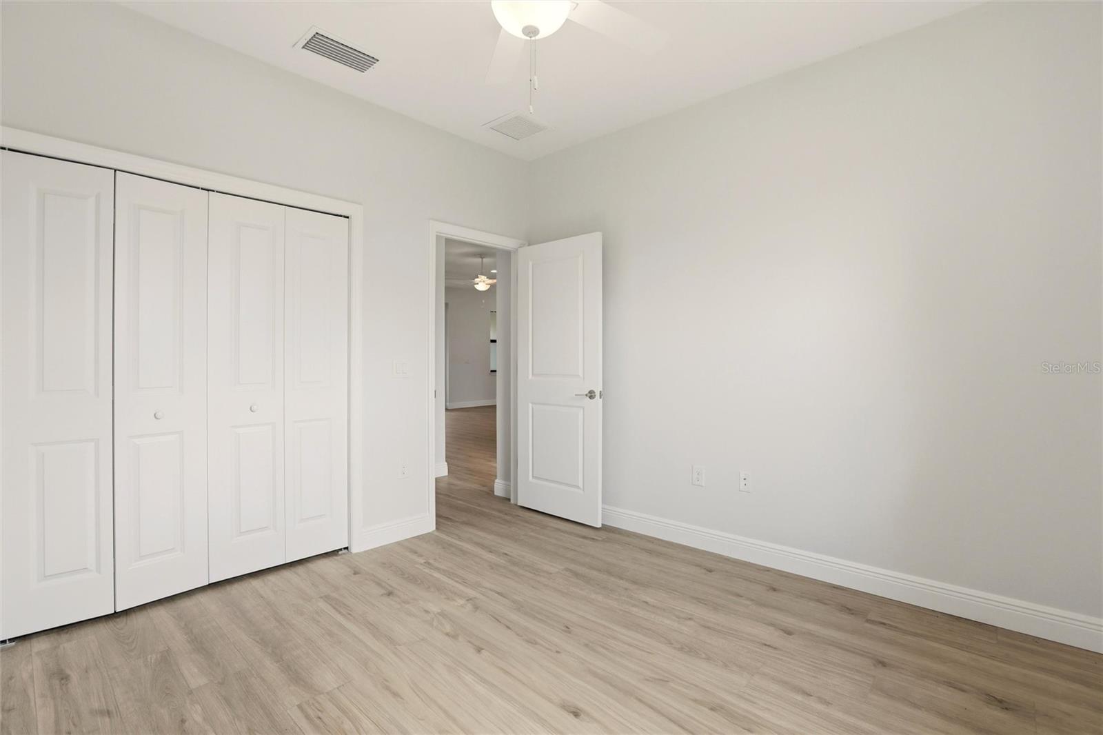 Listing photo id 24 for 3812 Wenona Drive